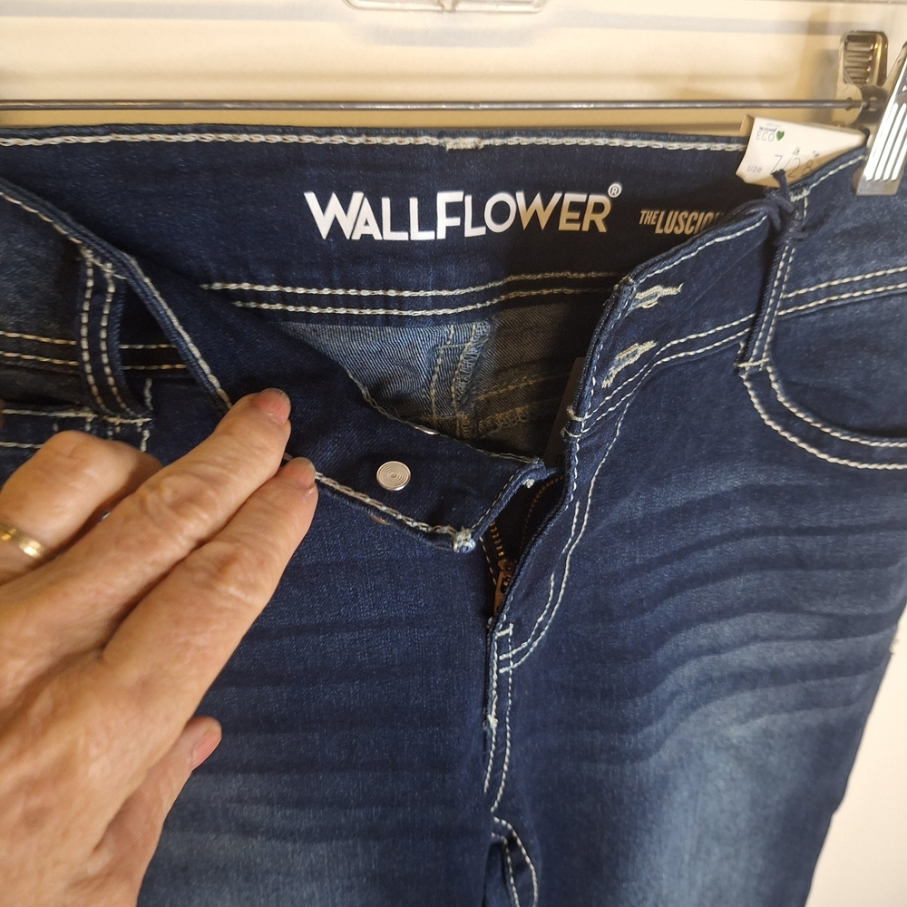 NWT Wallflower Blue Jeans W/Emblished Back Pockets-boot Cut Leg Size 7